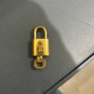 Louis Vuitton LOCK AND KEY authentic 310